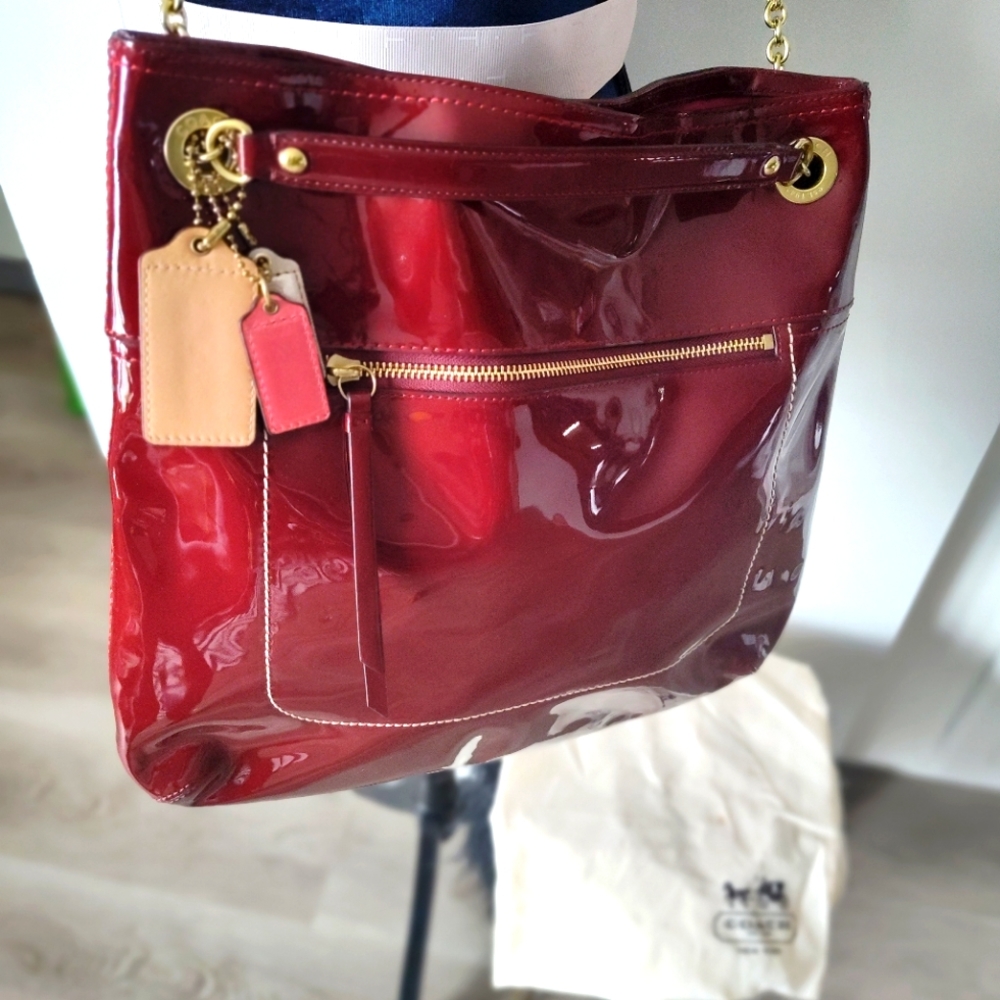 FREE SHIP! 🆕COACH HOBO Madison🍷Patent Leather Crossbody  14 W x 13.3/4 H NWT - Picture 7 of 7